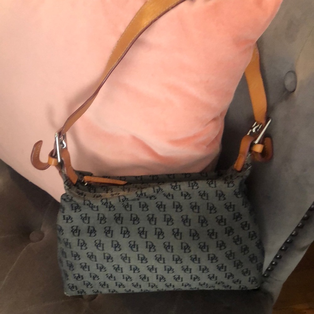 Vintage Dooney and Bourne shoulder bag